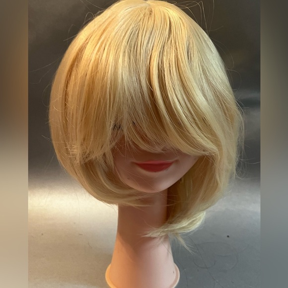 Blonde Full Cap Synthetic Bob Wig - Picture 2 of 7